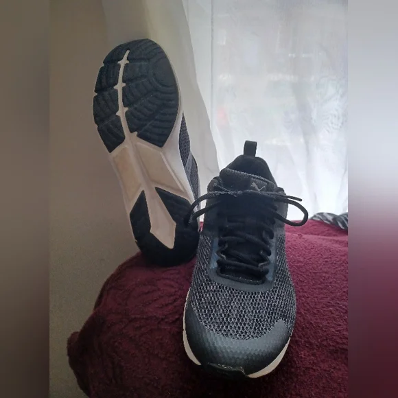 Puma shoes - Picture 5 of 5